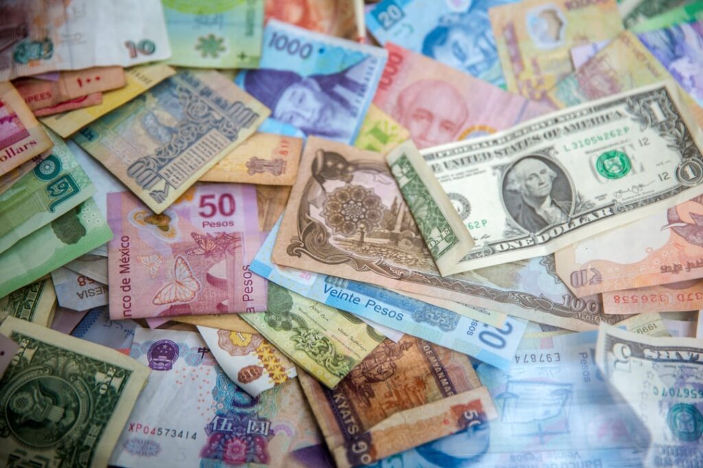 金利差スワップの仕組みを示す2通貨間の為替レートグラフ