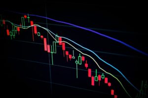 マイナススワップの仕組みを示す為替チャートと通貨記号のイメージ