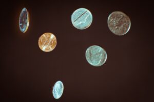 スワップ運用の利回りを示すFX通貨と金利のイメージ
